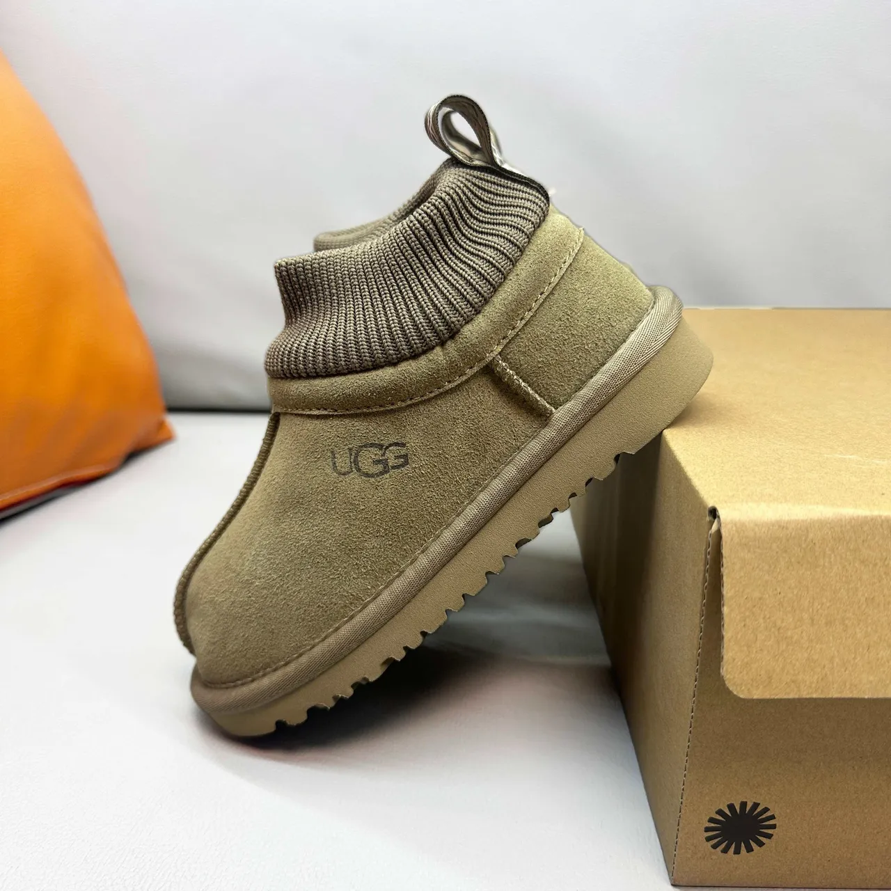 UGG Brown Beige Suede Upper Ribbed Knit Cuff Snow Boots