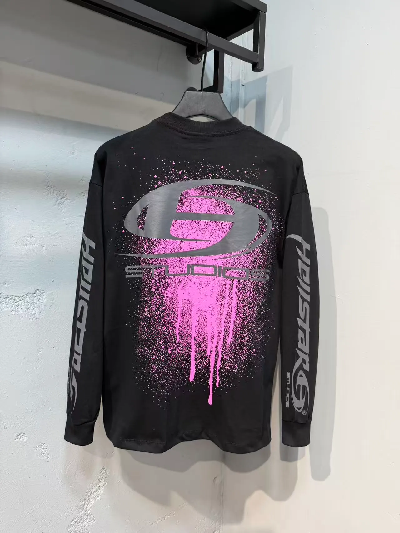 Hellstar Spray Graphic Long-Sleeve T-Shirt