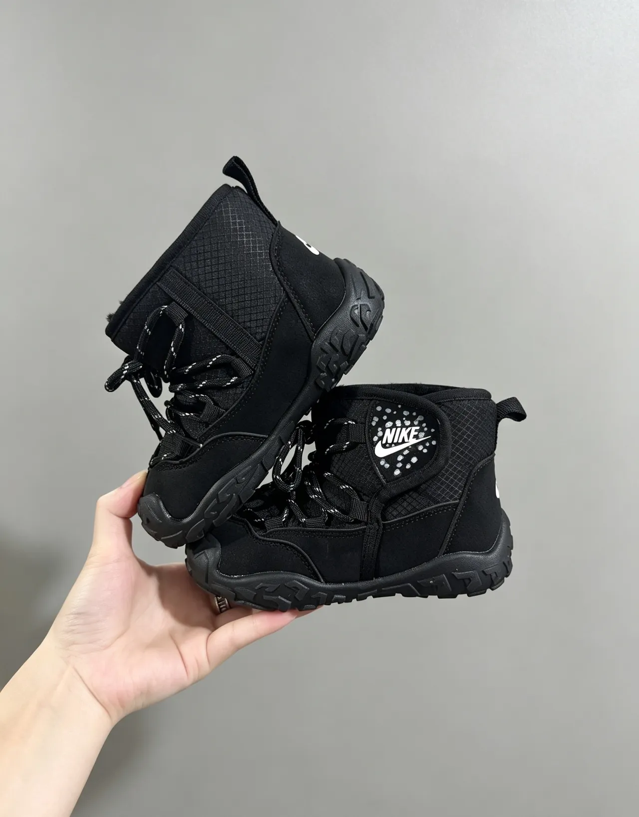 Nike Black Pink Insulated Ankle Boot Synthetic Mesh And Suede-Like Upper Snow Boots