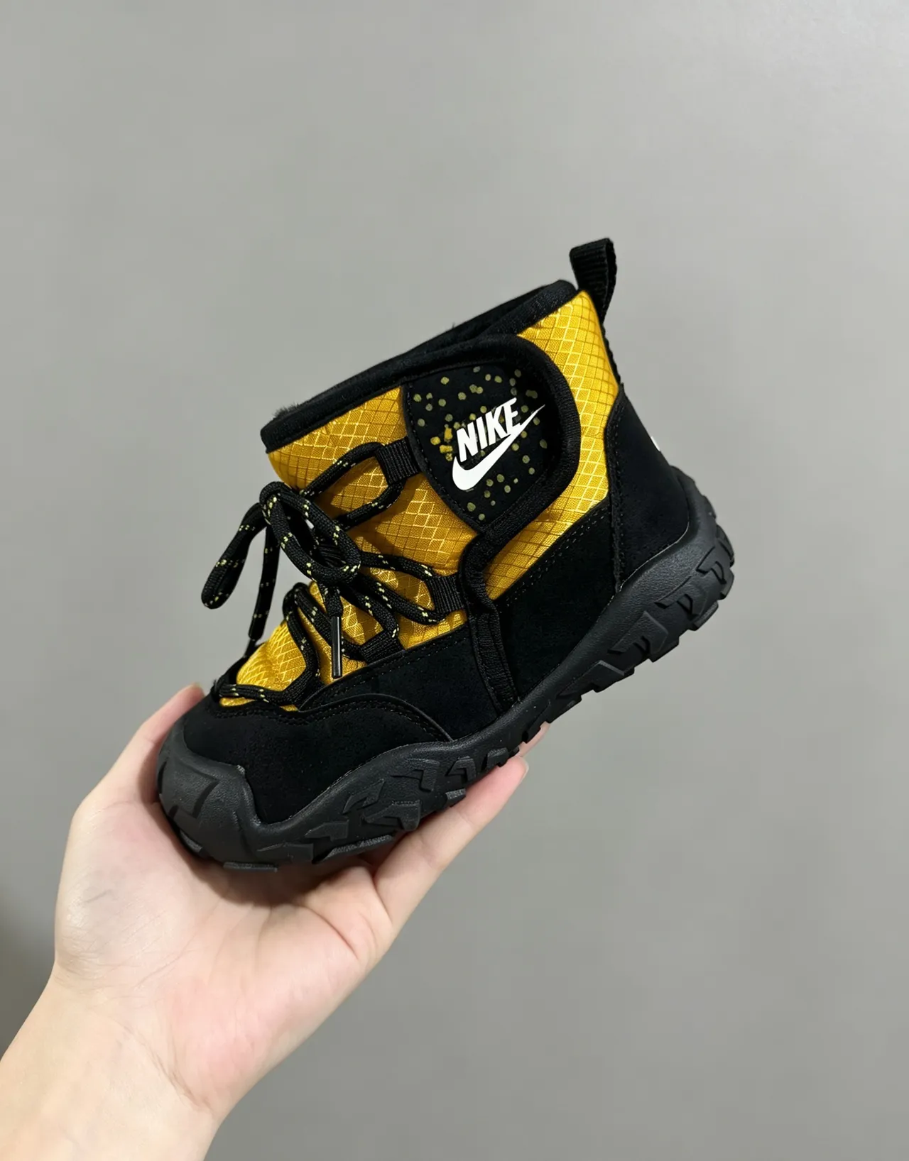 Nike Black Pink Insulated Ankle Boot Synthetic Mesh And Suede-Like Upper Snow Boots