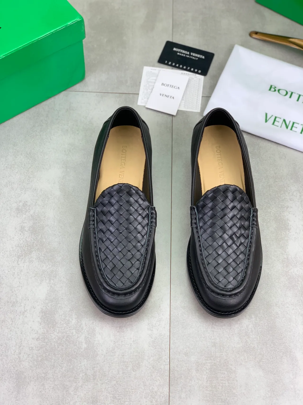 Bottega Veneta Black Beige Woven Intrecciato Leather Moc-Toe Stitching Loafer