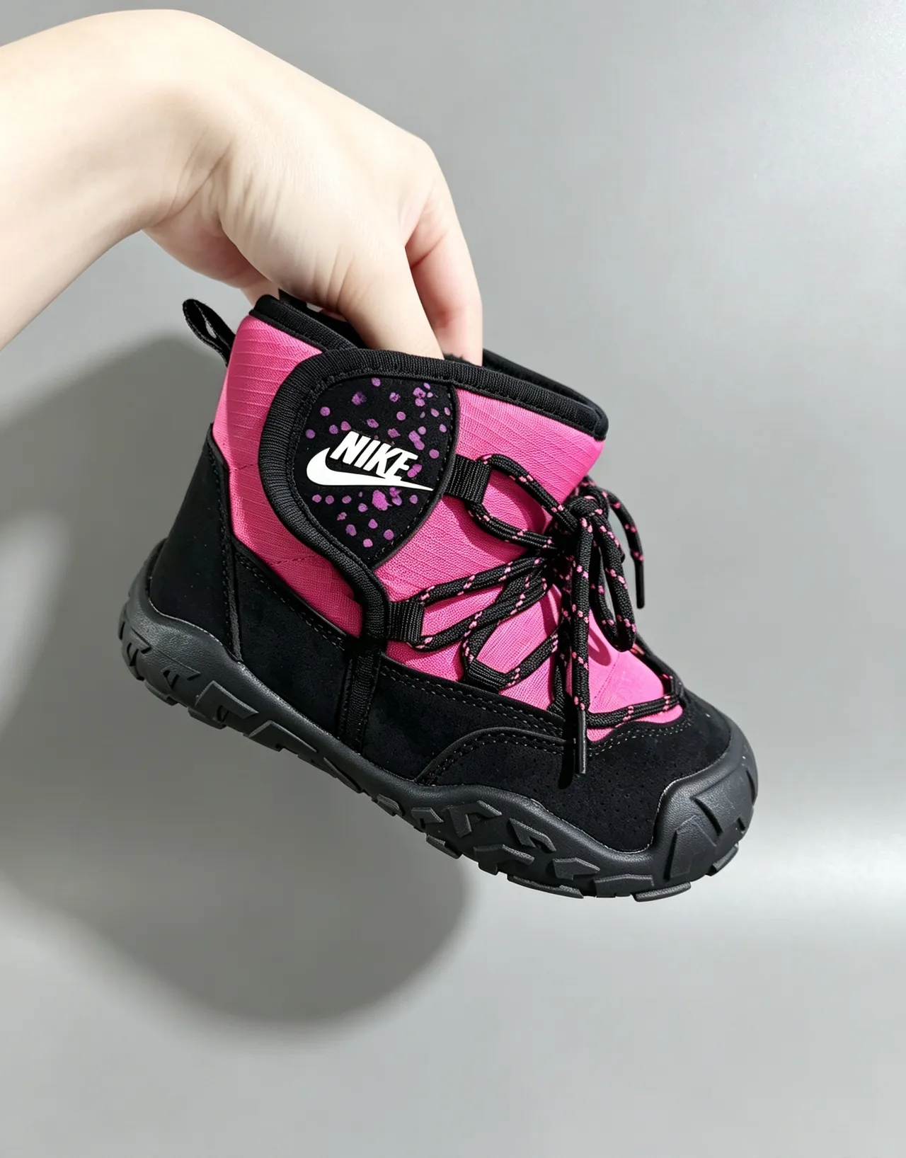Nike Black Pink Insulated Ankle Boot Synthetic Mesh And Suede-Like Upper Snow Boots
