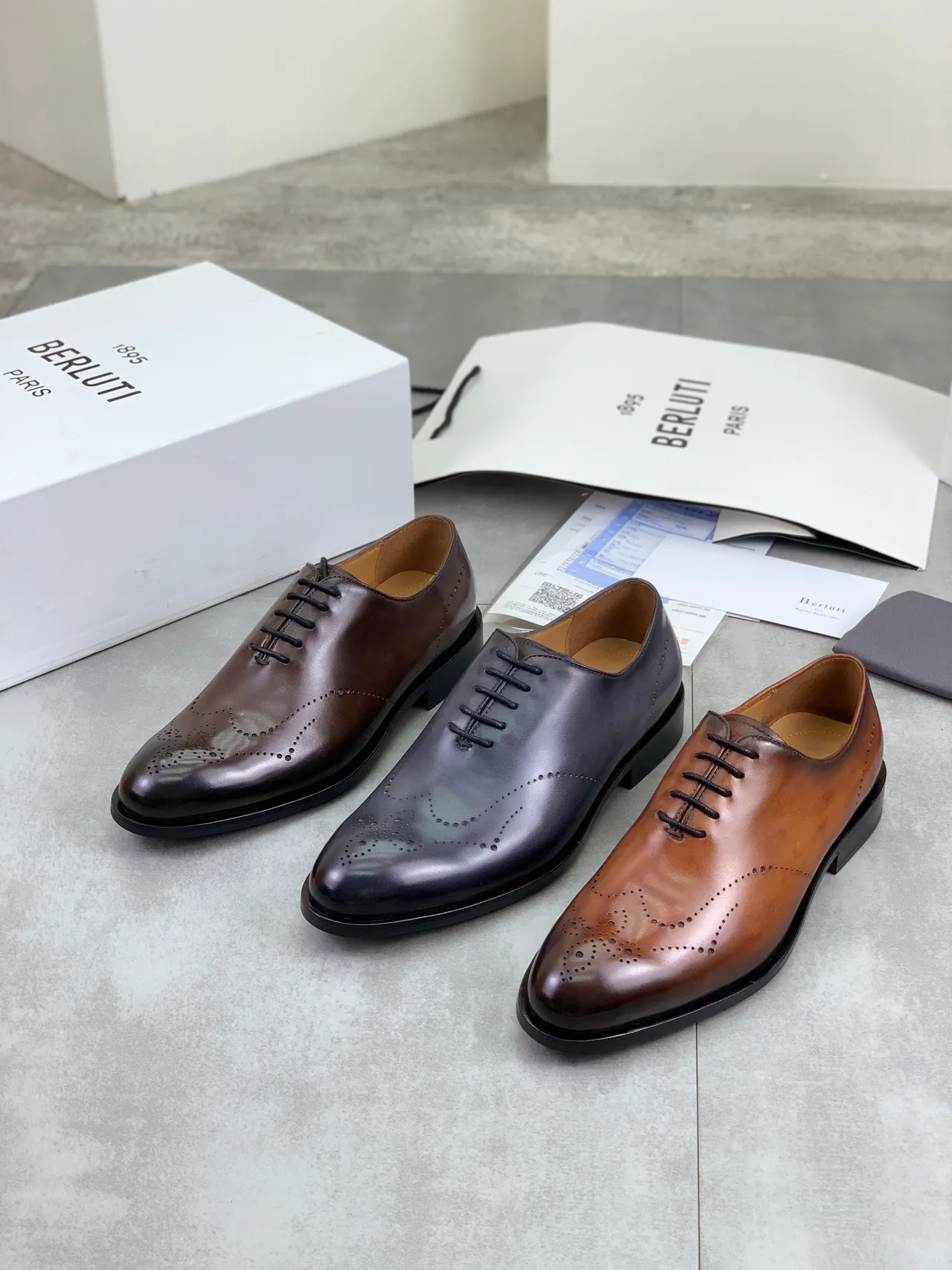 BERLUTI Brown Black Full Wingtip Cognac Burnished Leather Brogue