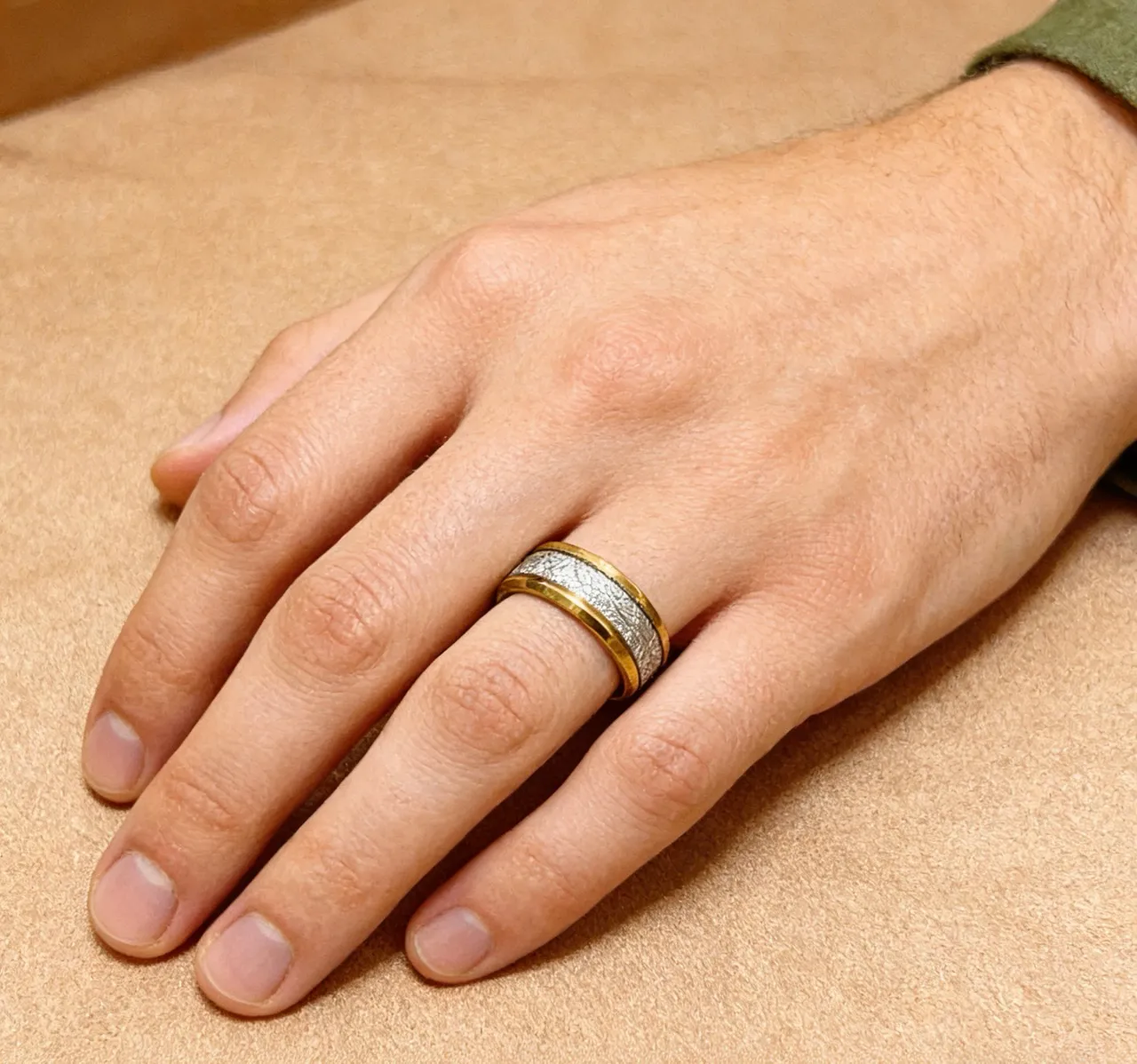 Gucci Wide Band Dual-Tone Textured Ring