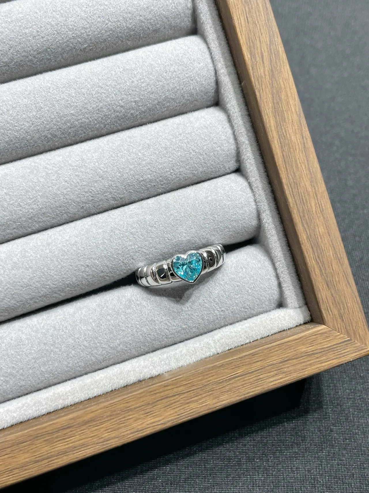 Silver Blue Heart-Shaped Stone Textured Ribbed Band Ring