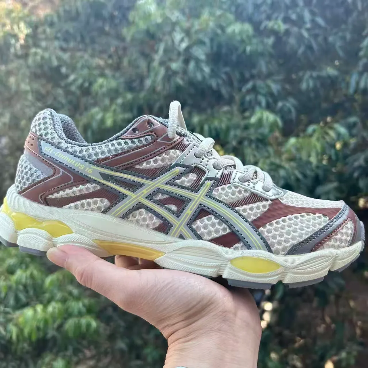 ASICS Gel-Cumulus 16 Off-White Brown Yellow Running Shoes