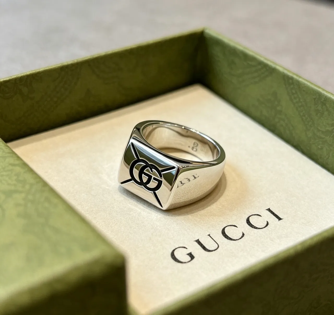 Gucci Screener Silver Black Square Signet Polished Ring