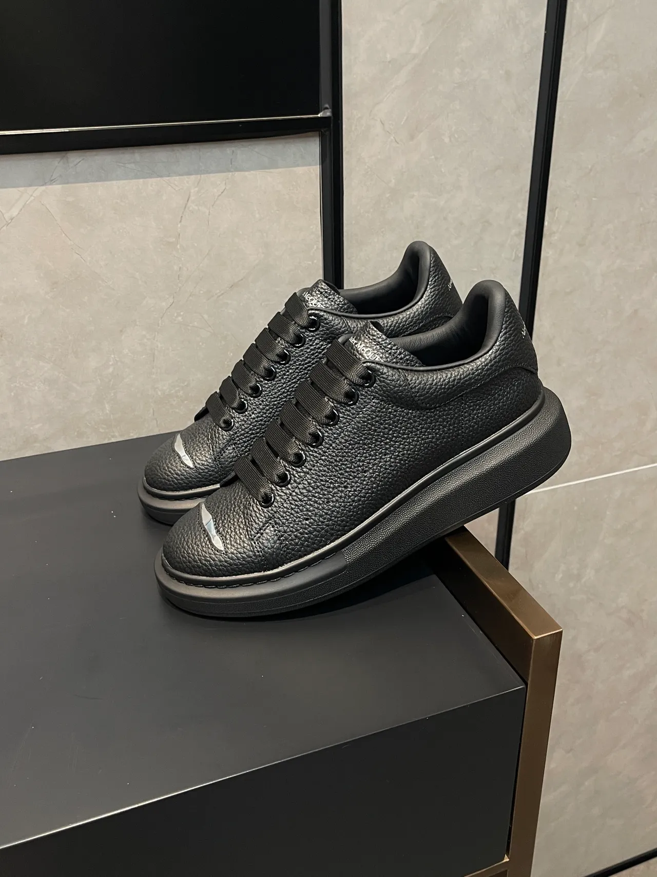 Alexander McQueen Black Silver Pebbled Leather Platform Sole Lifestyle Sneakers