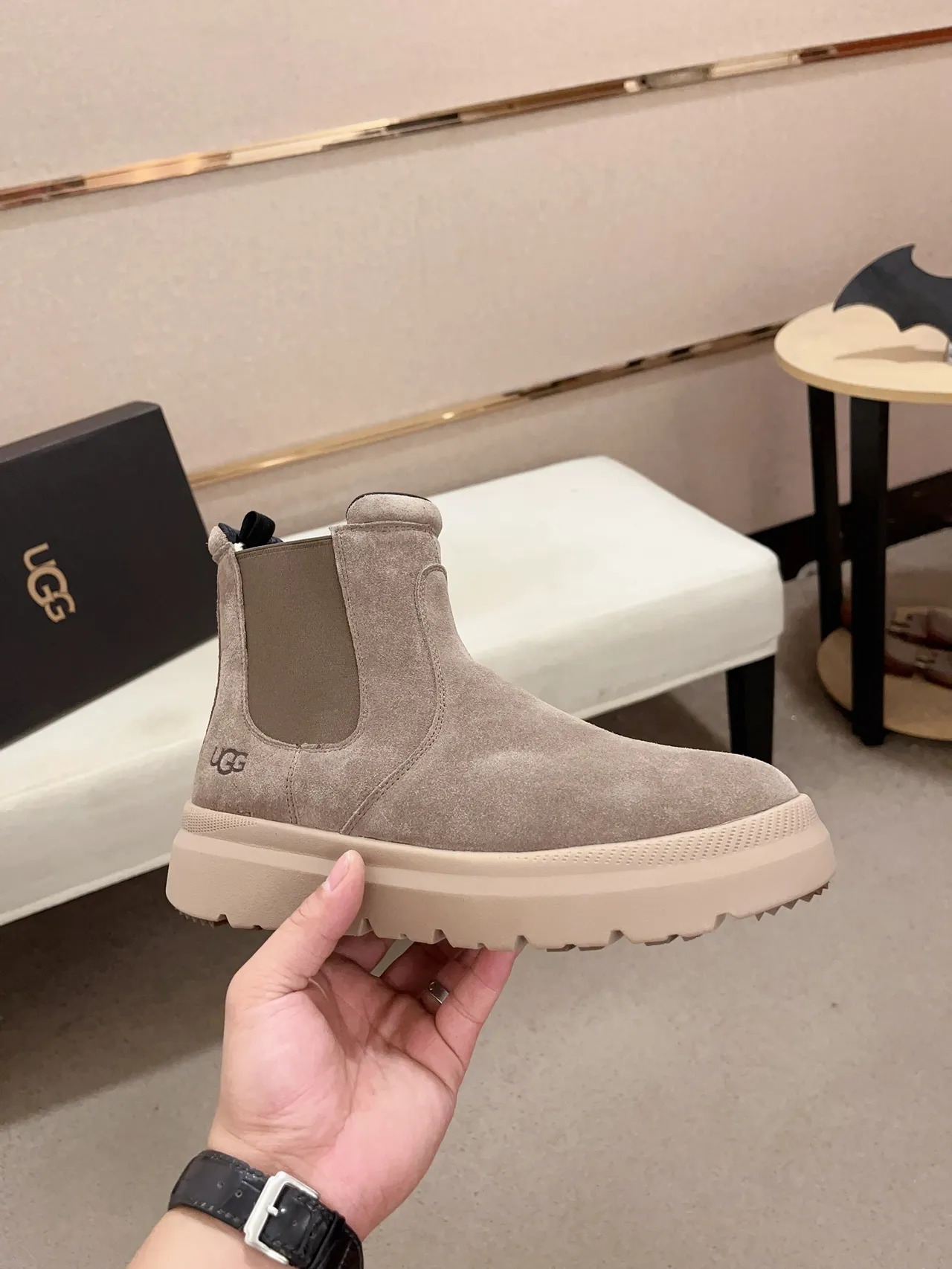 UGG Chelsea Boot Gray Beige Suede Upper Elastic Side Gussets Chelsea Boots