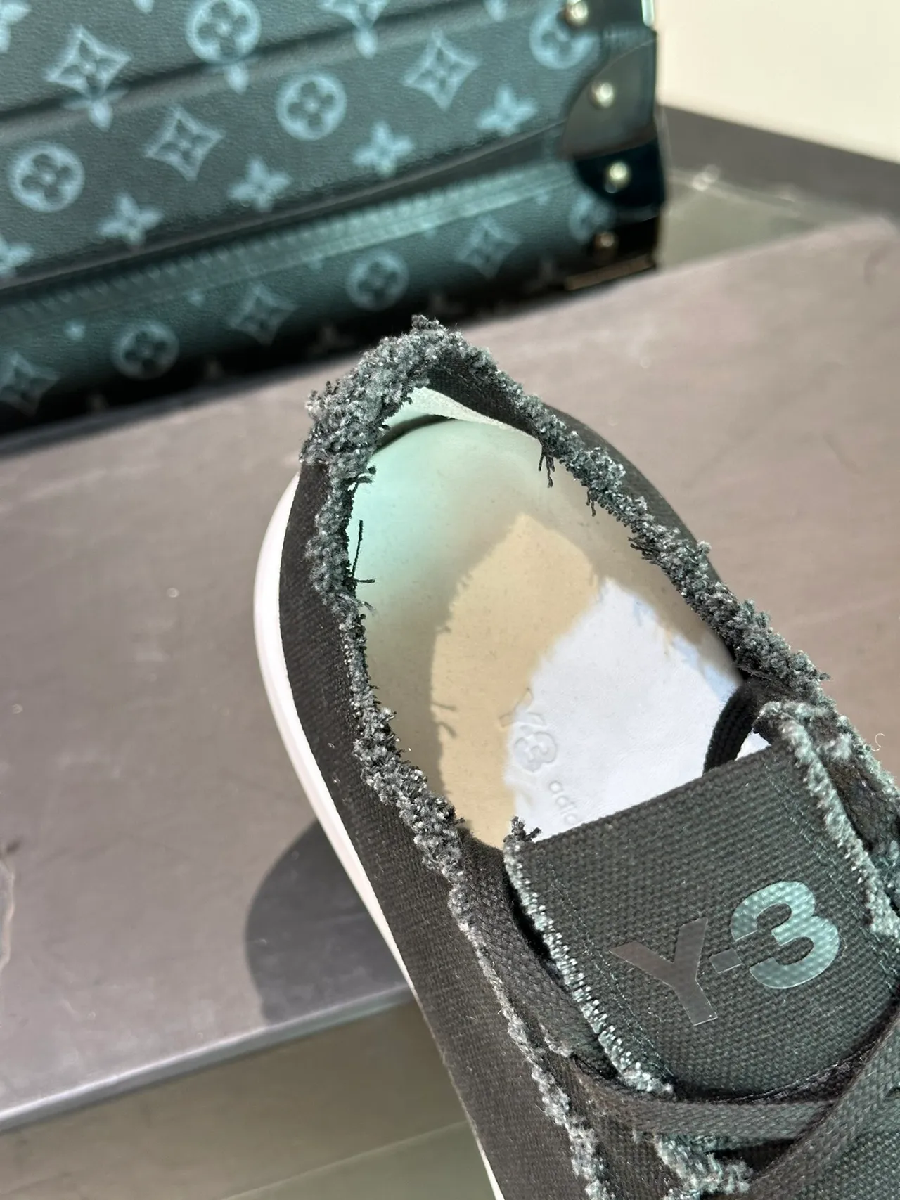 Y-3 Black White Frayed-Edge Canvas Low-Top Lifestyle Sneakers