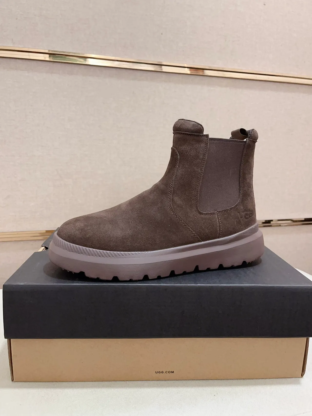UGG Chelsea Boot Brown Gray Suede Upper Elastic Side Gussets Chelsea Boots