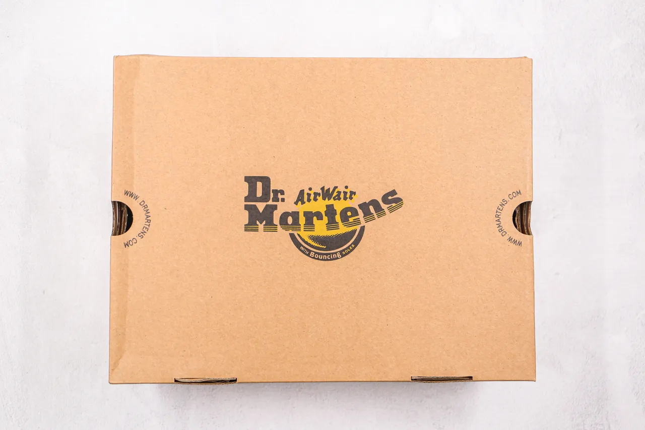 Dr. Martens Chelsea Boot Black Yellow Smooth Leather Welt Stitching Chelsea Boots
