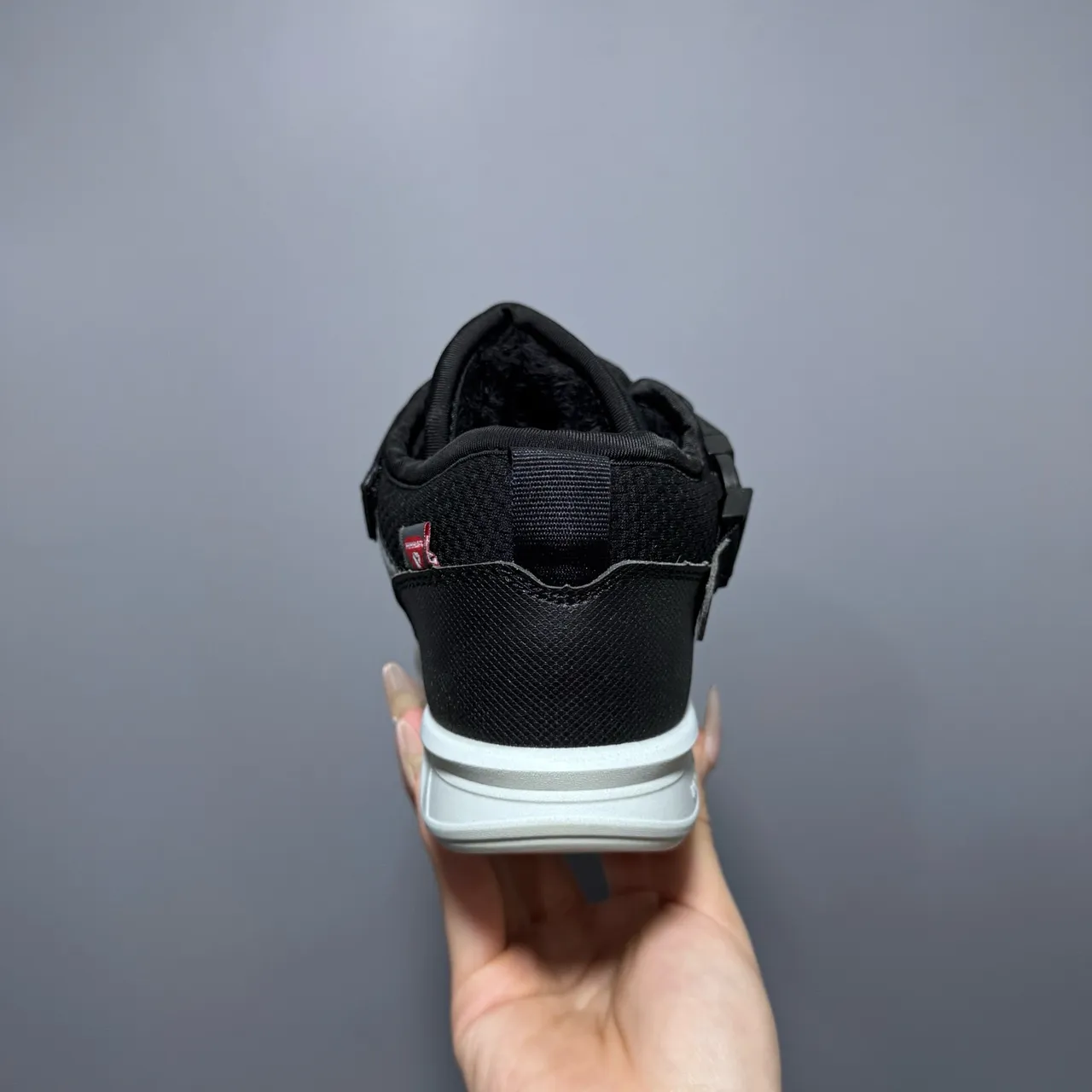 New Balance Silver Black Quilted Puffer Upper Single Velcro Strap Lifestyle Sneakers