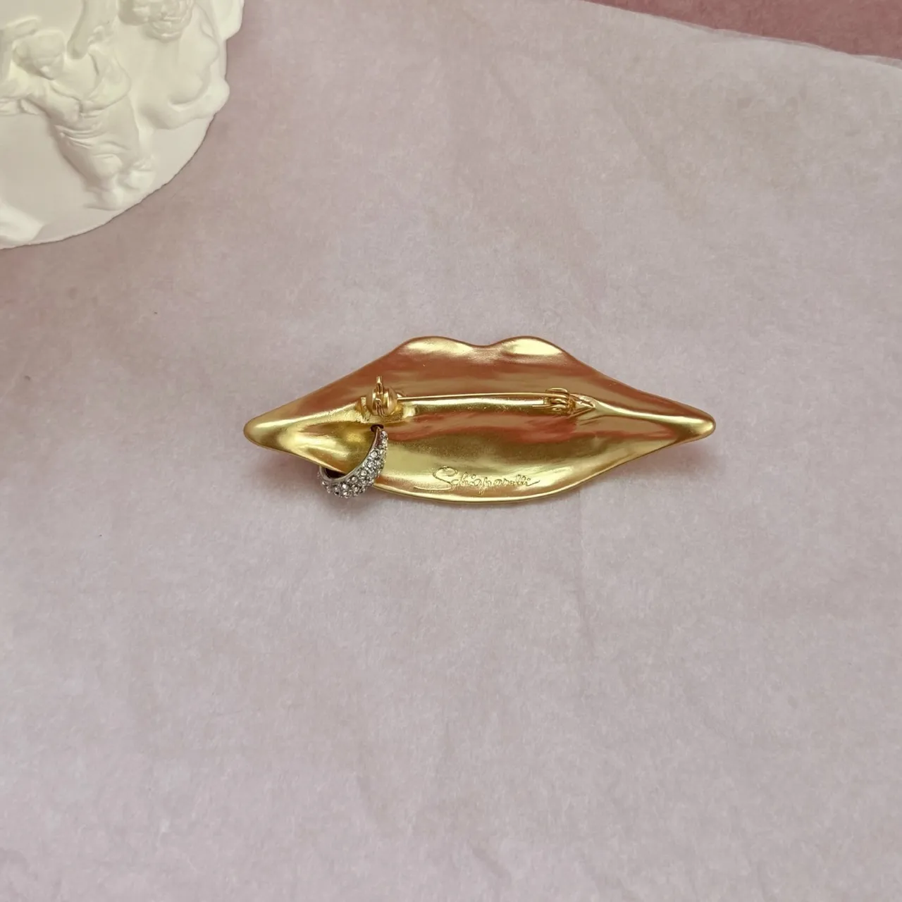 Gold Silver Lip-Shaped Textured Surface Brooch