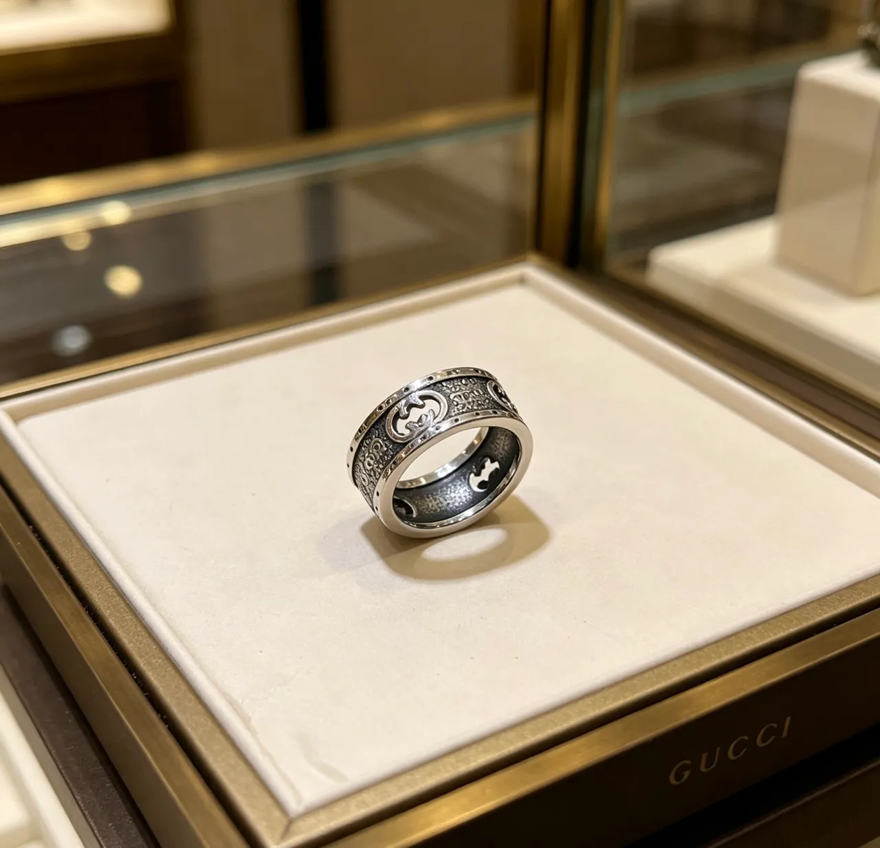 Gucci GG Marmont Silver Black Wide Band Interlocking G Motif Ring
