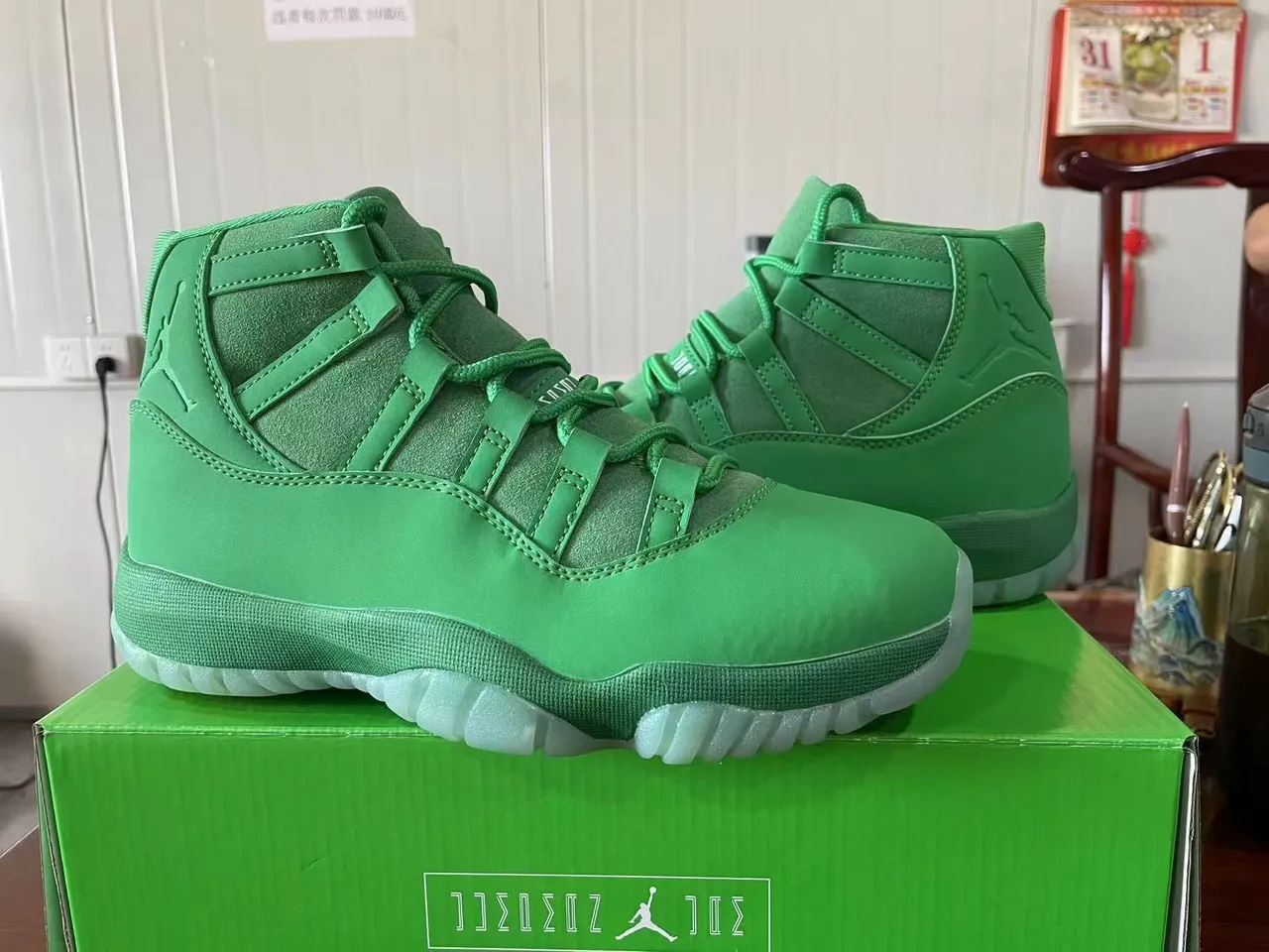 Air Jordan 11 Monochromatic Green High-Top Basketball Shoes