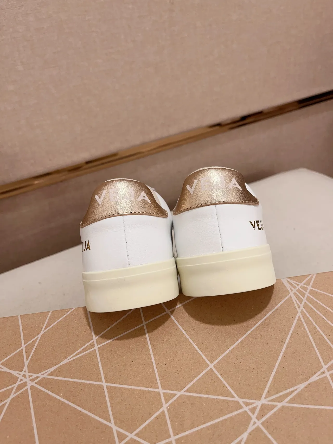 VEJA White Gold Low-Top Leather Upper Lifestyle Sneakers