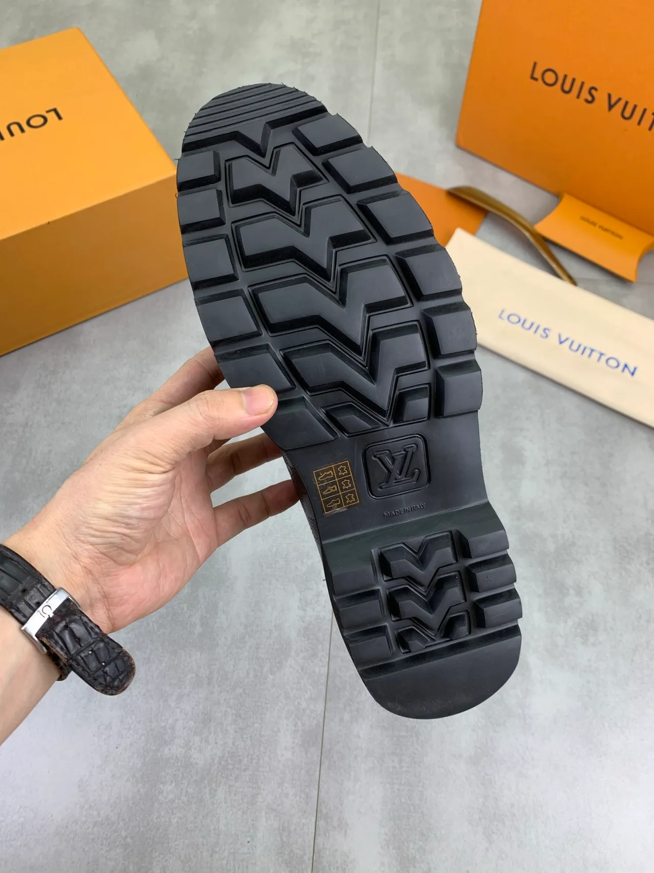 Louis Vuitton Run Away Brown Monogram Leather Lace-Up Strap Casual Shoes