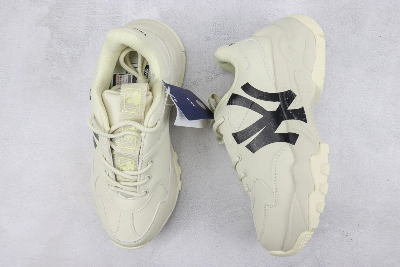 New Era Chunky Runner Beige Black Sole Oversized Team Logo Chunky Sneakers