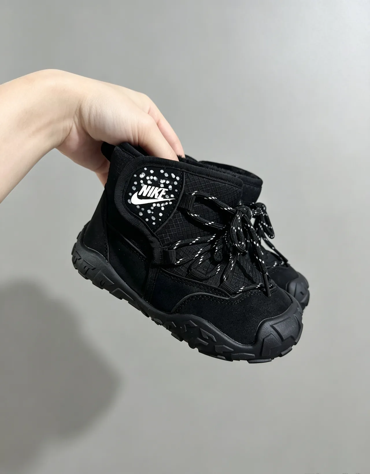 Nike Black Pink Insulated Ankle Boot Synthetic Mesh And Suede-Like Upper Snow Boots