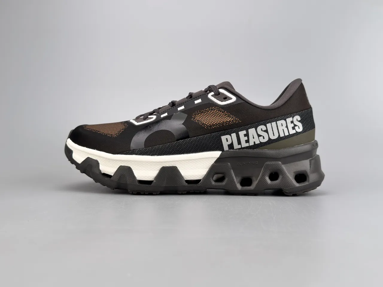 PLEASURES Black and White Lifestyle Sneakers