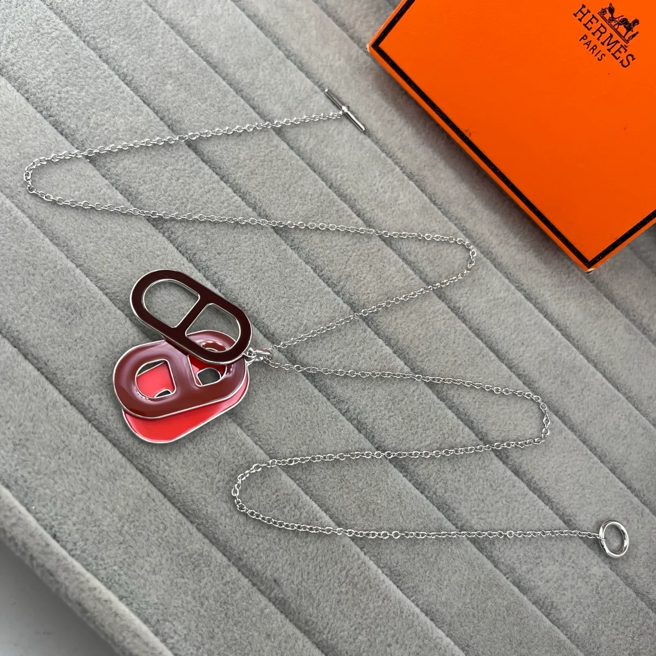 Hermès Red Brown Enamel Pendant Interlocking Oval Charms Necklace