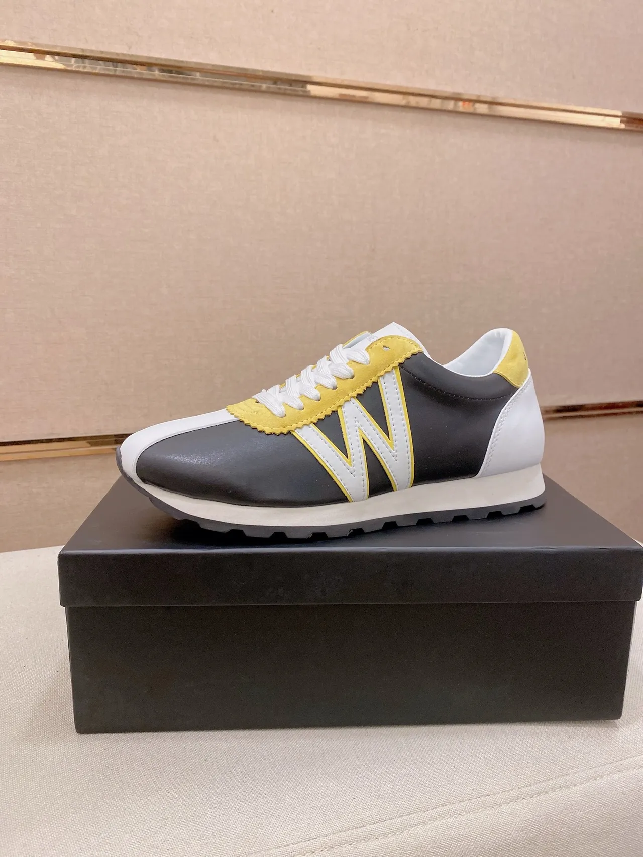New Balance Black Yellow Retro Runner Leather-Suede Panelled Lifestyle Sneakers