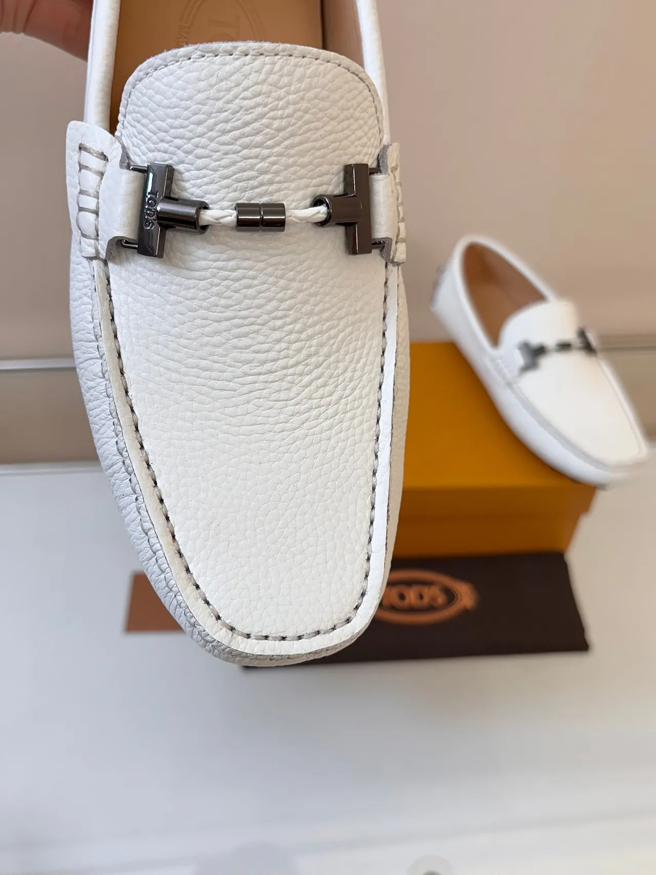 Tod's Gommino White Beige Pebbled Leather Horsebit Buckle Loafer