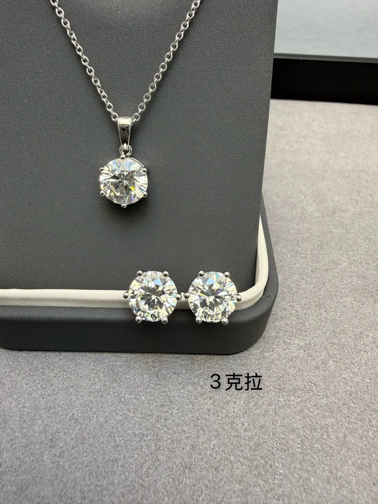 Silver White Solitaire Round-Cut Necklace