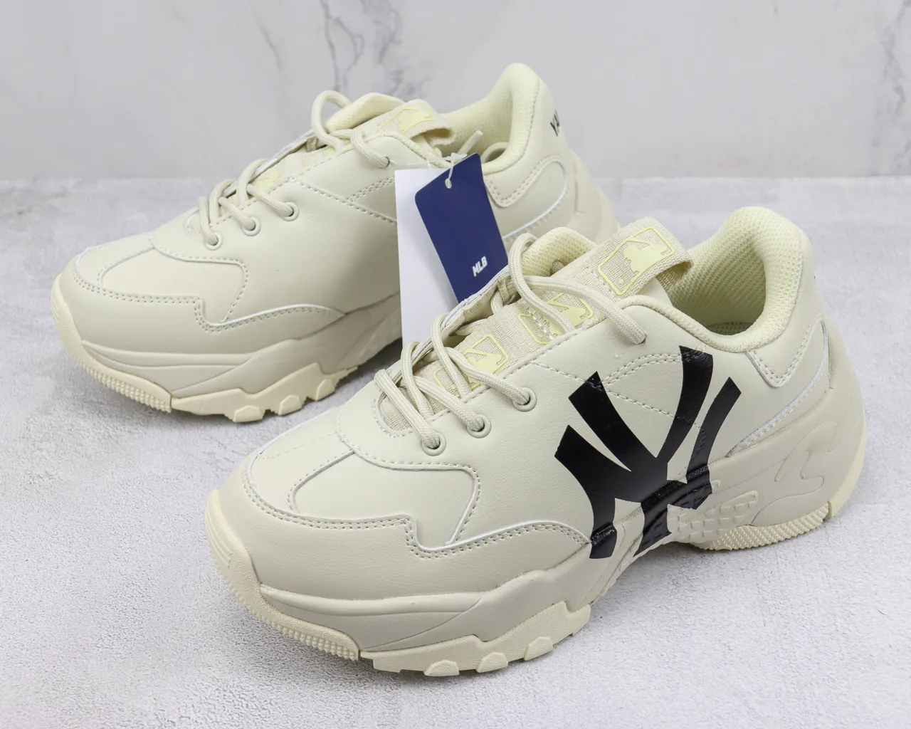 New Era Chunky Runner Beige Black Sole Oversized Team Logo Chunky Sneakers