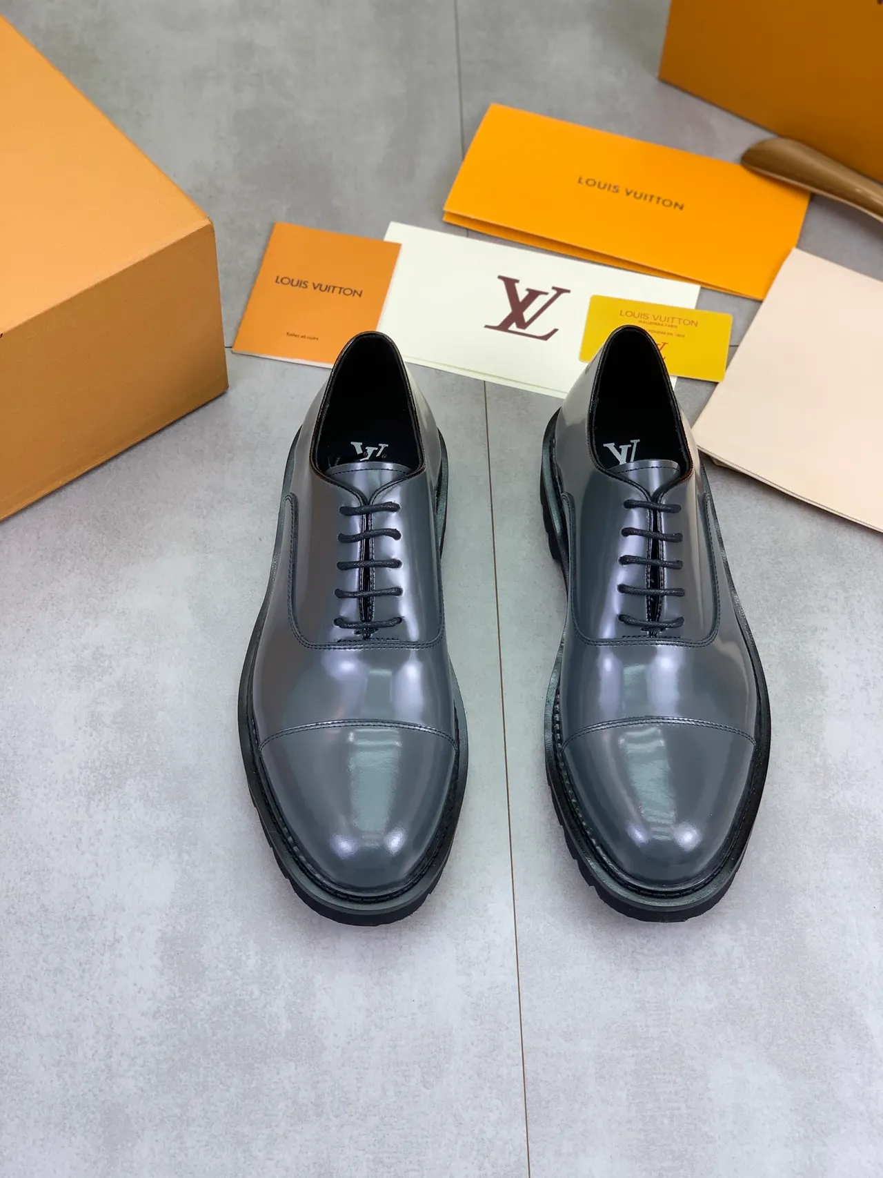 Louis Vuitton LV Trail Glossy Gray Cap-Toe Oxford Shoes