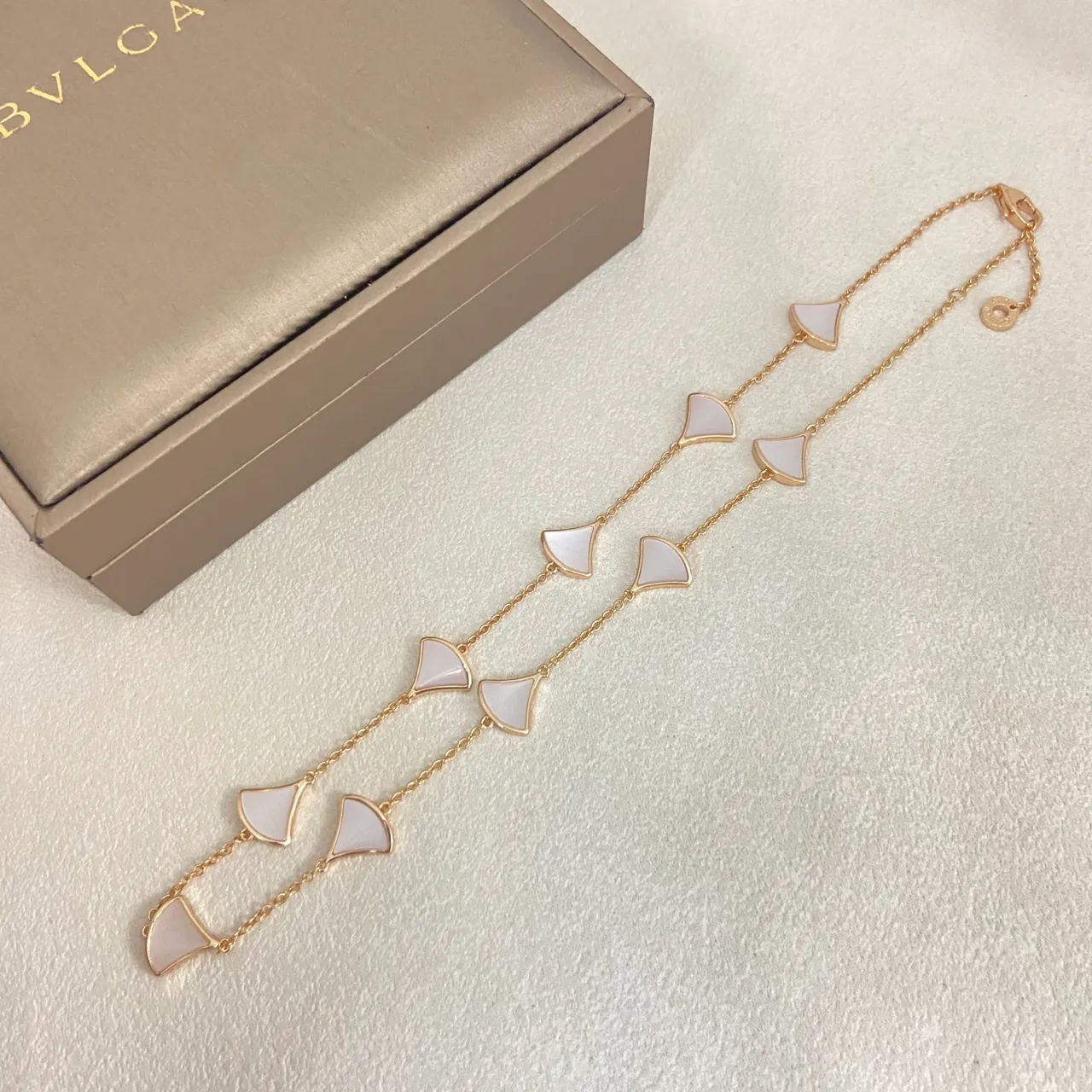 Bvlgari Divas’ Dream White Gold Fan-Shaped Inlays Fine Chain Construction Bracelet