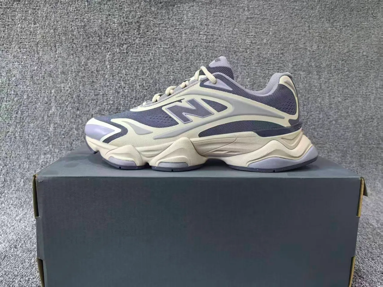 New Balance Beige Gray Sculpted Midsole Mesh And Synthetic Overlays Chunky Sneakers