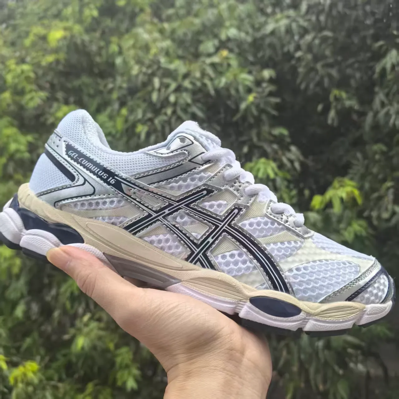 ASICS Gel-Cumulus 16 White Beige Navy Running Shoes