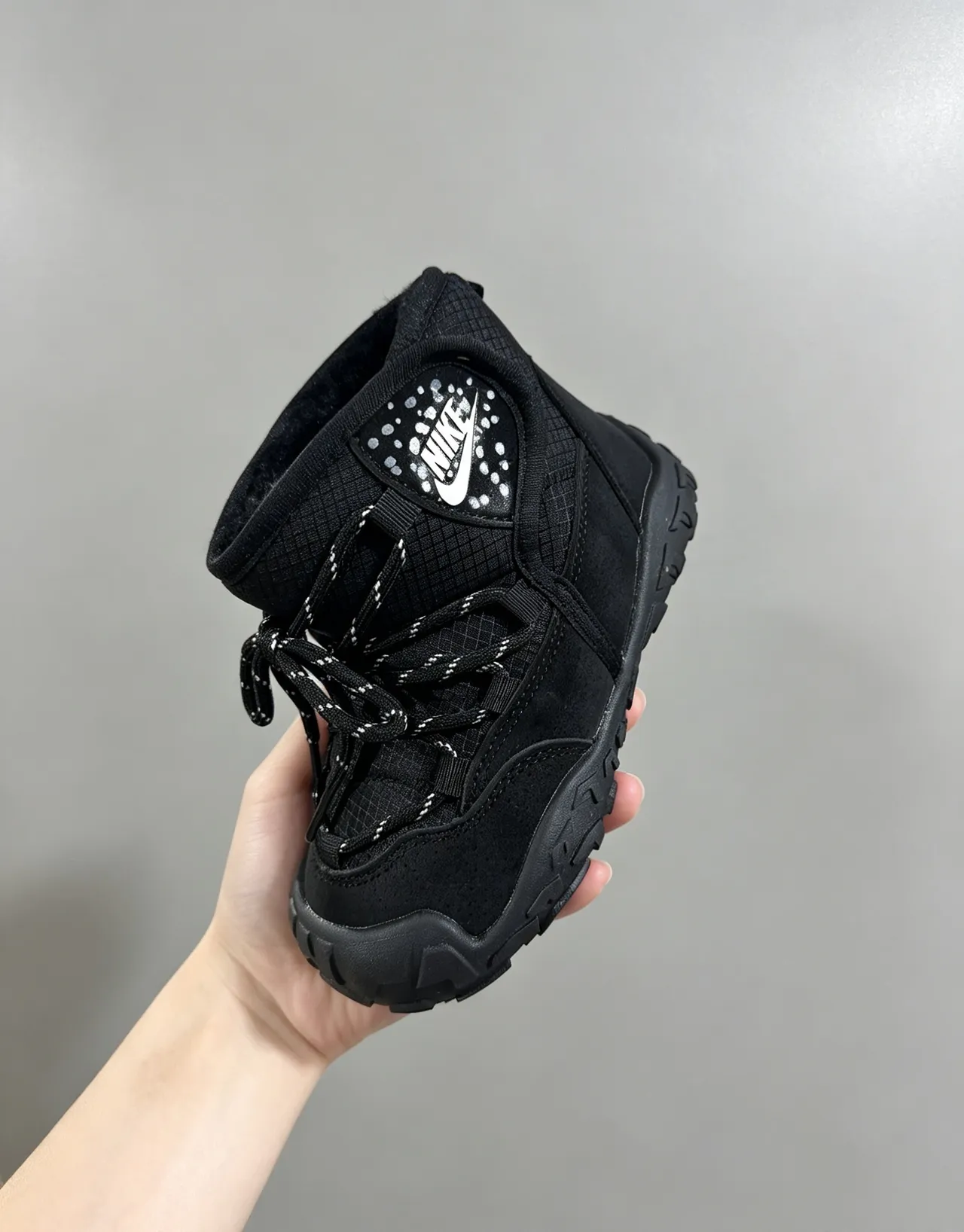 Nike Black Pink Insulated Ankle Boot Synthetic Mesh And Suede-Like Upper Snow Boots