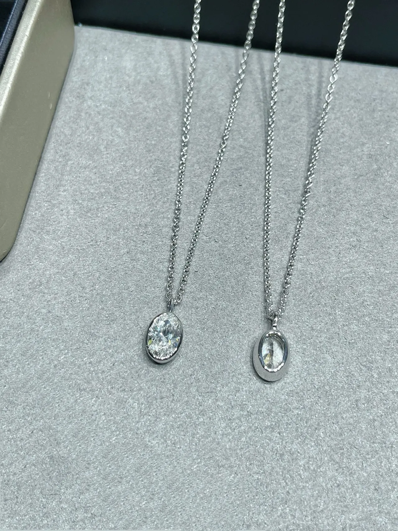 Tiffany & Co. Silver Black Oval Bezel-Set Pendant Fine Link Chain Necklace