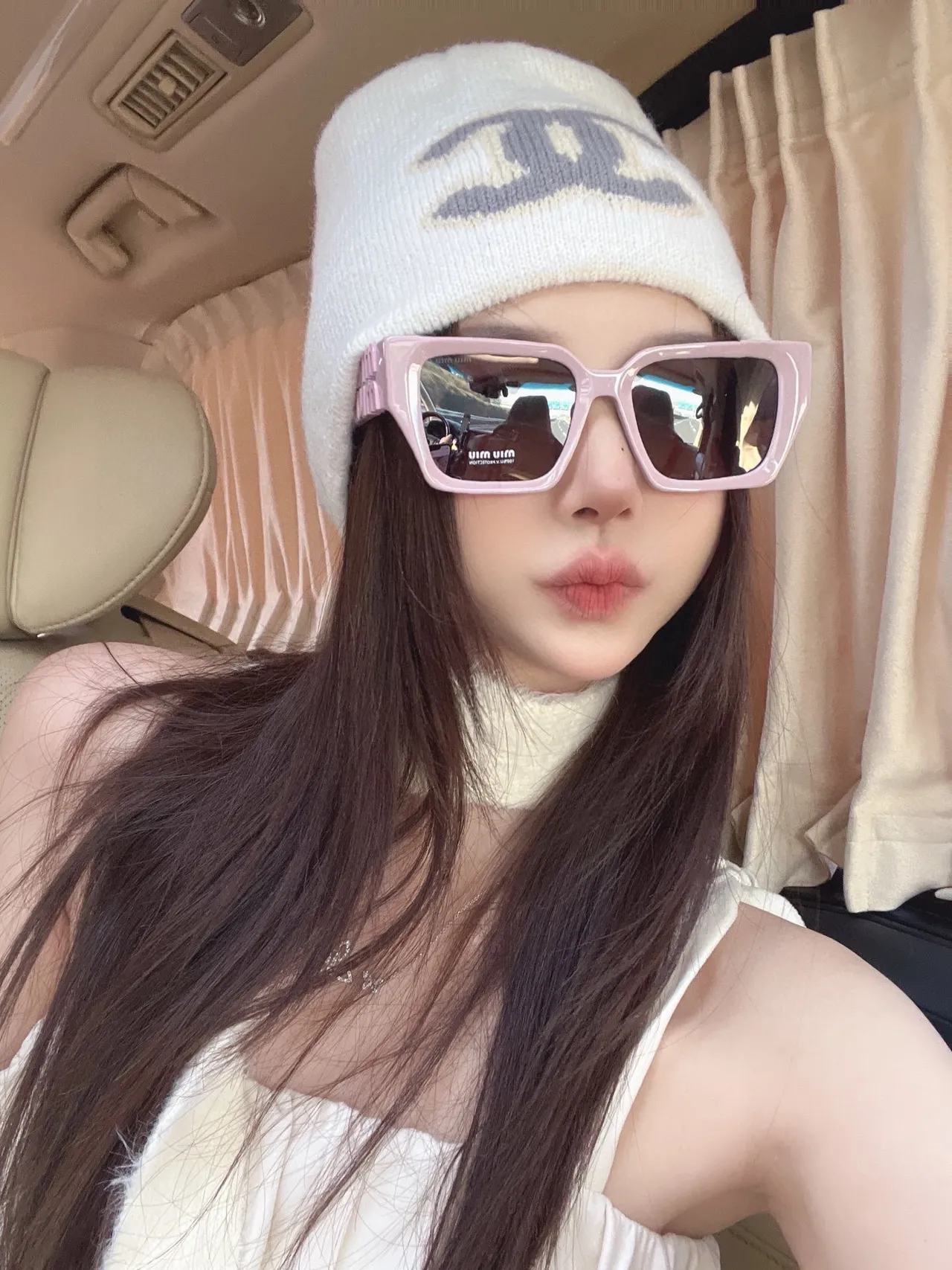 Chanel CC Logo Knitted White Beanie