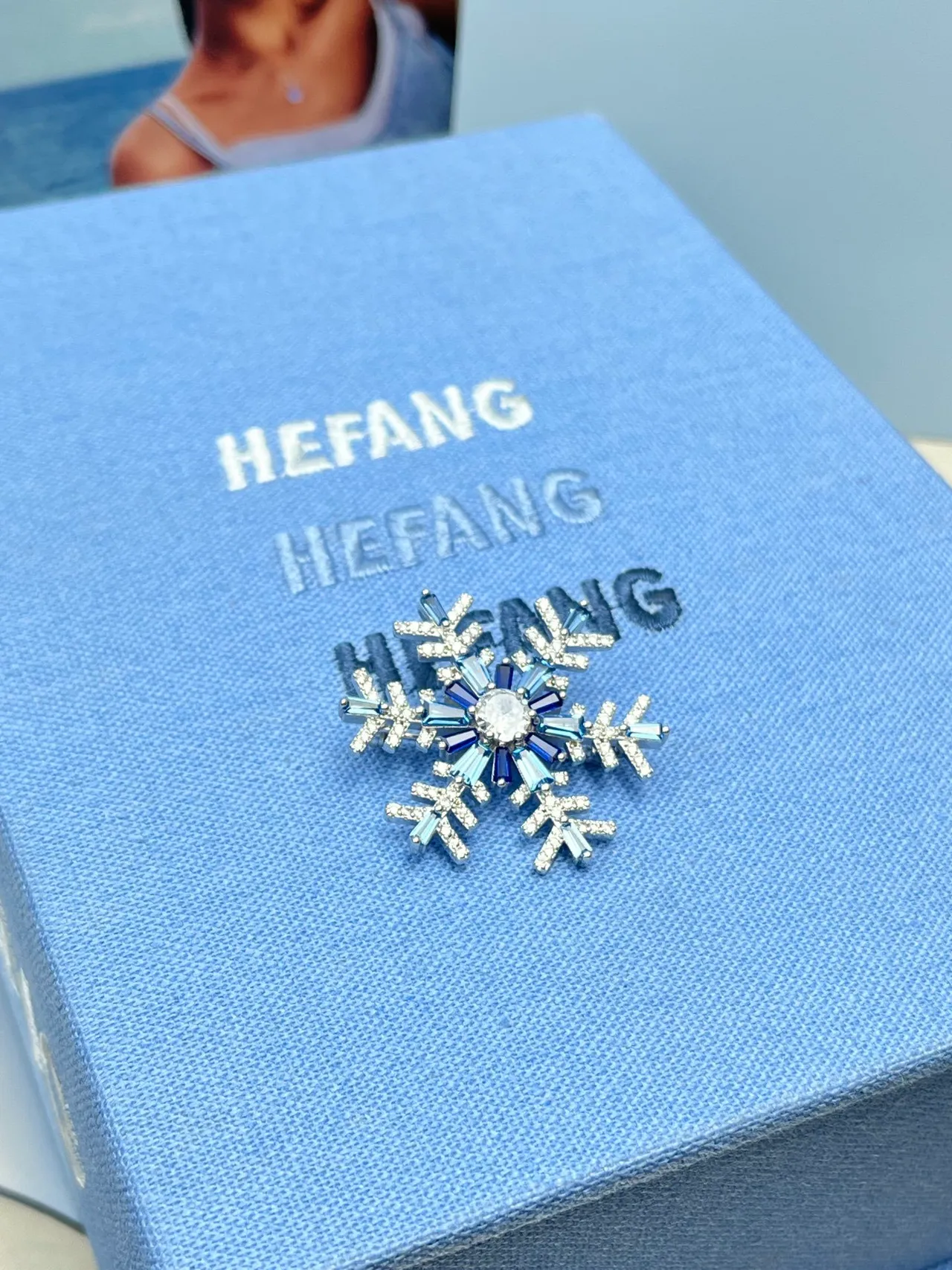 HEFANG Blue Silver Snowflake Silhouette Baguette-Cut Crystals Brooch