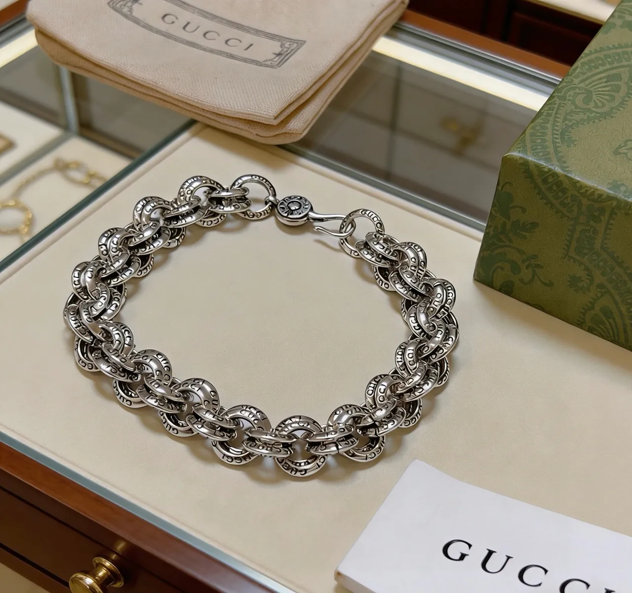 Gucci Engraved Curb-Link Silver-Tone Bracelet
