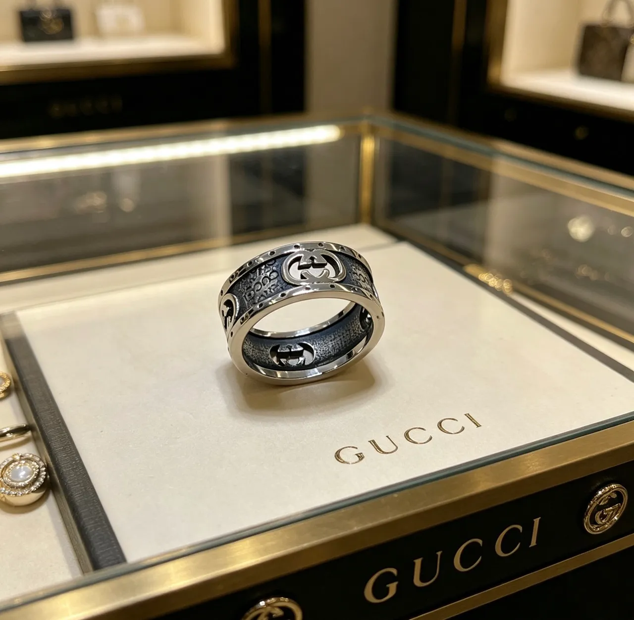 Gucci GG Marmont Silver Black Wide Band Interlocking G Motif Ring