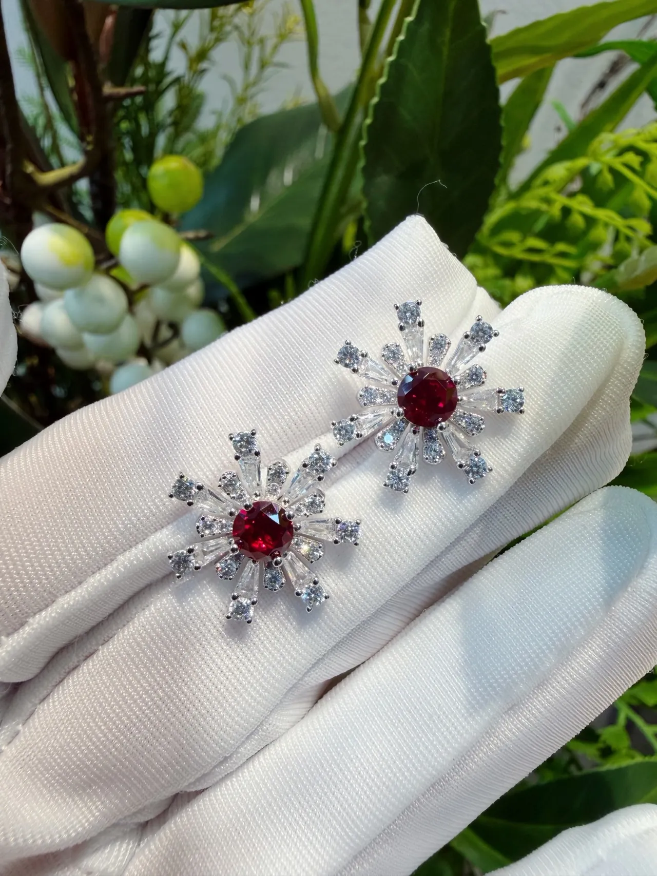 Snowflake-Style Red Gemstone and Diamond Brooch