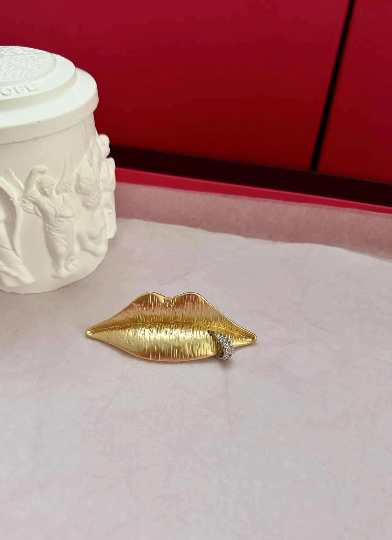 Gold Silver Lip-Shaped Textured Surface Brooch