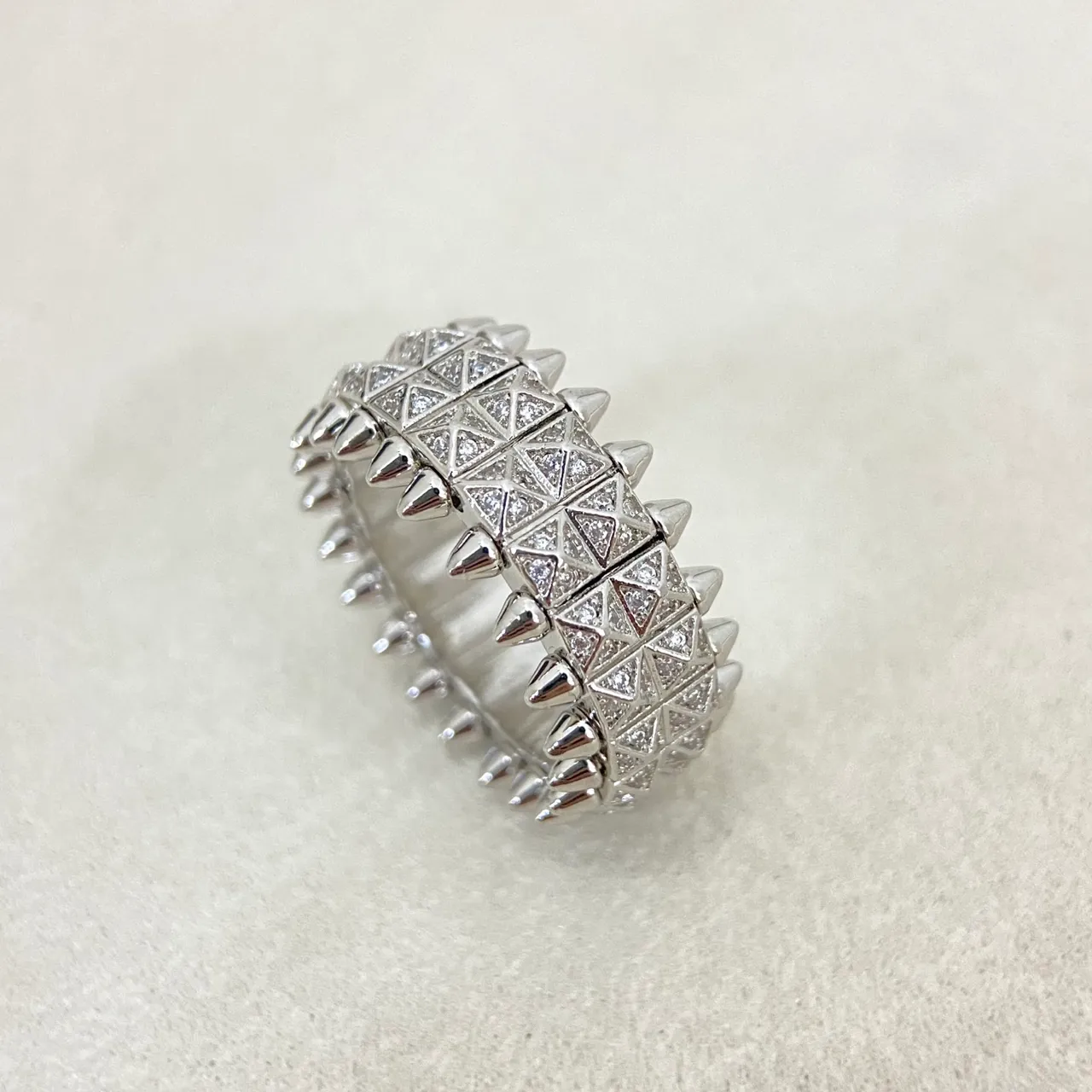 Spiked Pavé-Set Multi-Row Geometric Rings