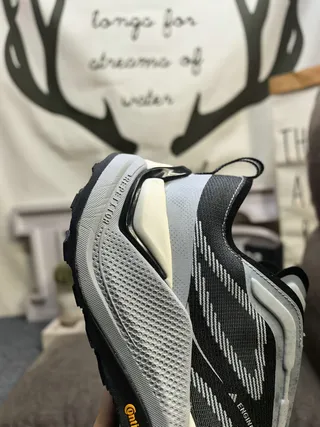 Salomon Gray Beige Mesh And Synthetic Overlay Upper Asymmetric Lacing System Running Shoes