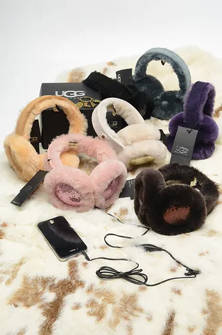 UGG Classic Black Beige Fur-Lined Shearling Interior Beanie