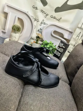 Black Leather-Like Upper Perforated Vamp Mary Jane Shoes