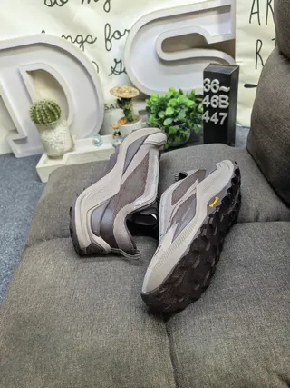 Salomon Gray Beige Mesh And Synthetic Overlay Upper Asymmetric Lacing System Running Shoes