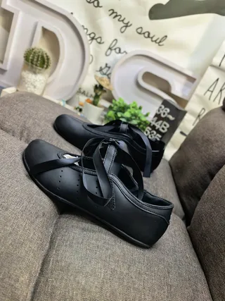 Black Leather-Like Upper Perforated Vamp Mary Jane Shoes