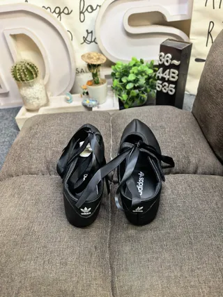 Black Leather-Like Upper Perforated Vamp Mary Jane Shoes