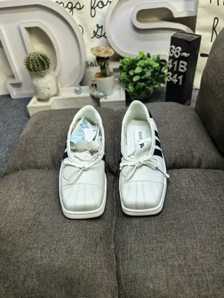 Adidas White Black Laceless Toggle Closure Leather Upper Lifestyle Sneakers